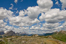 schöne Wolken über den Monarch Ramparts