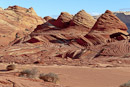 Blick über Sandcove zu toll gezeichneten Felsen